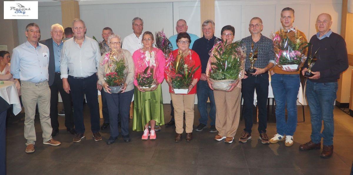 pitts-2023-11-04-afc-kampioenen-bestuur-pitts.jpg