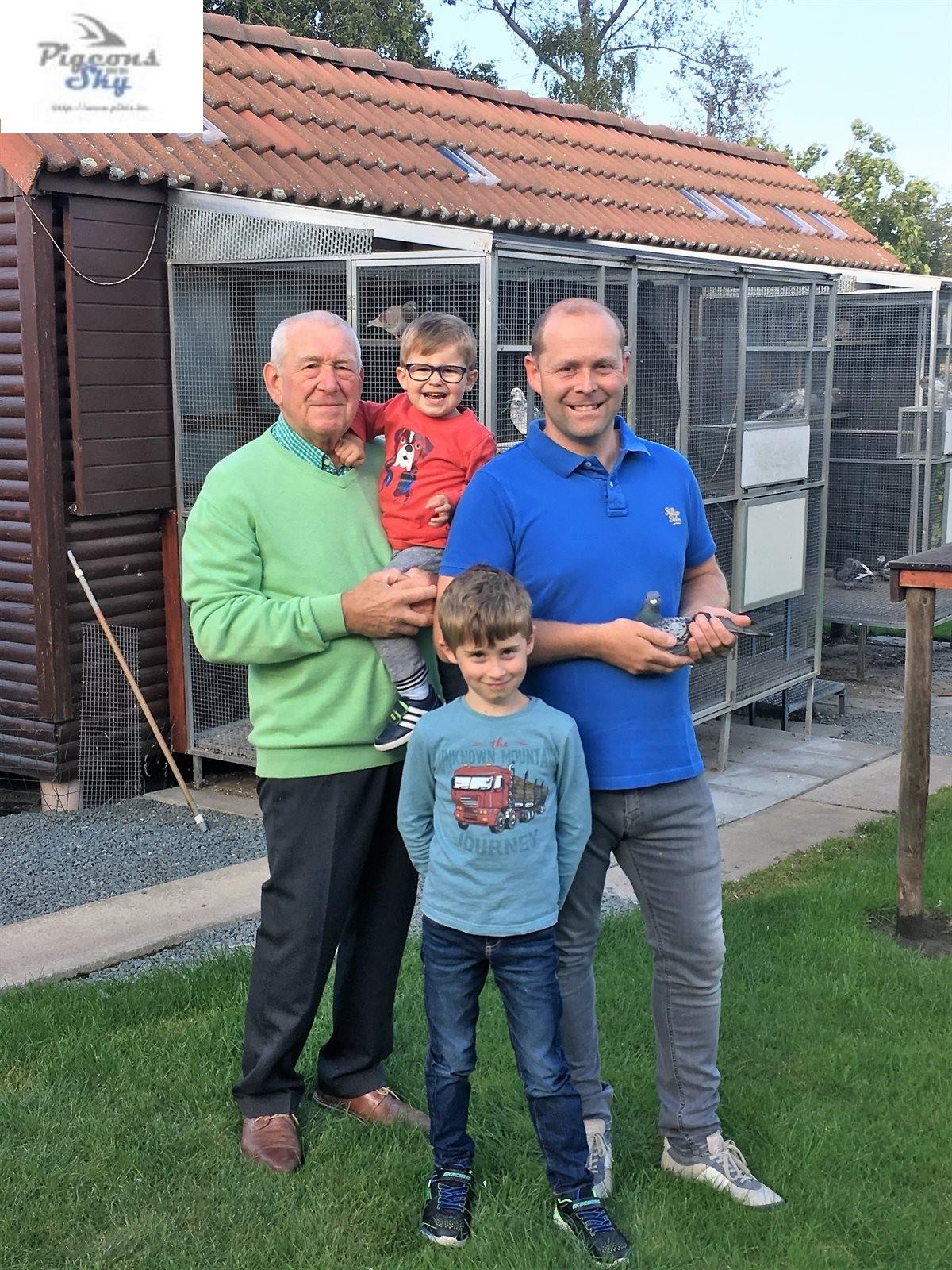 53558-foto-bert-en-raoul-met-de-kinderen-thumbm.jpg