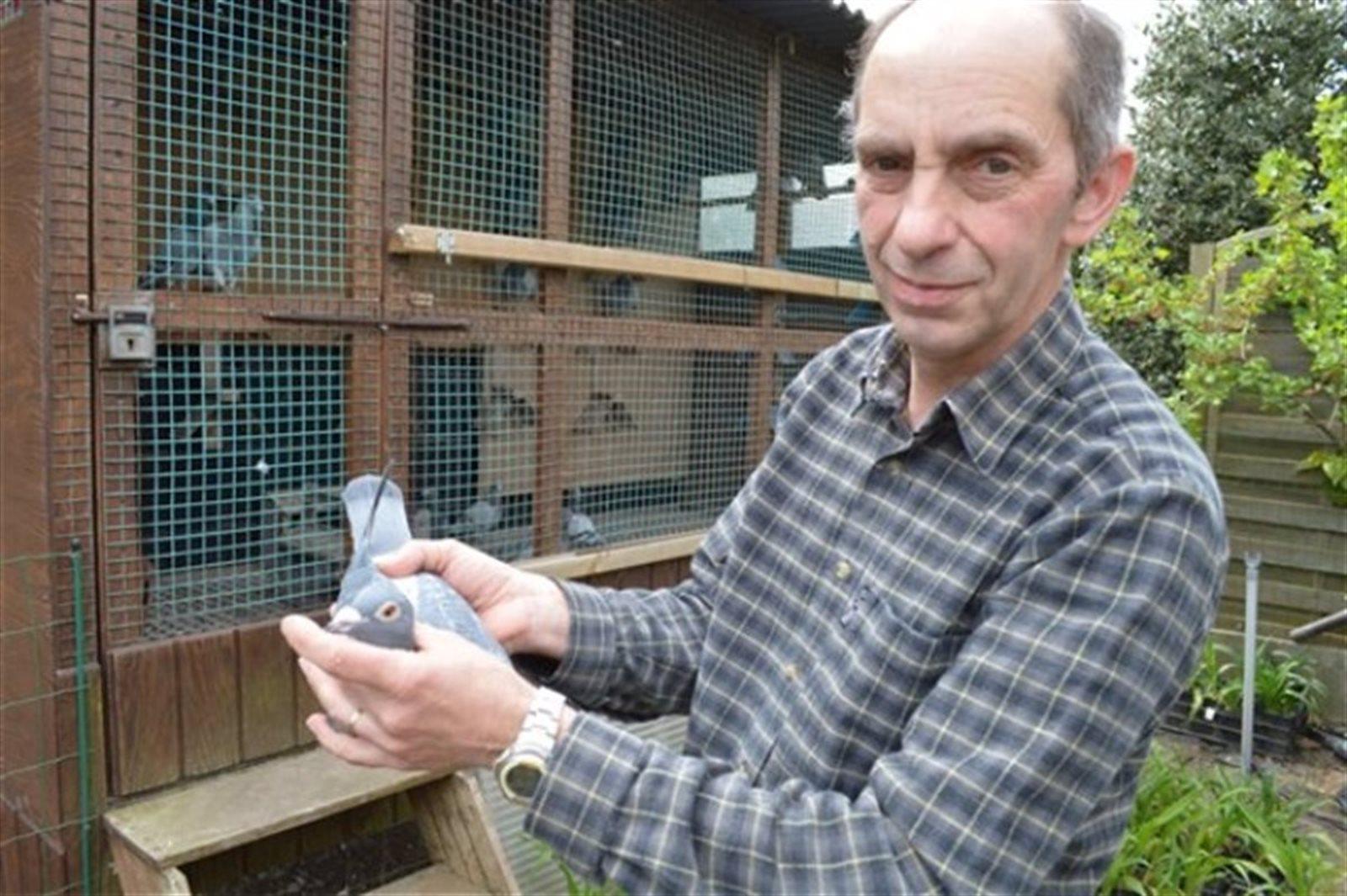 15-CLAUS ERIC FOTO LH