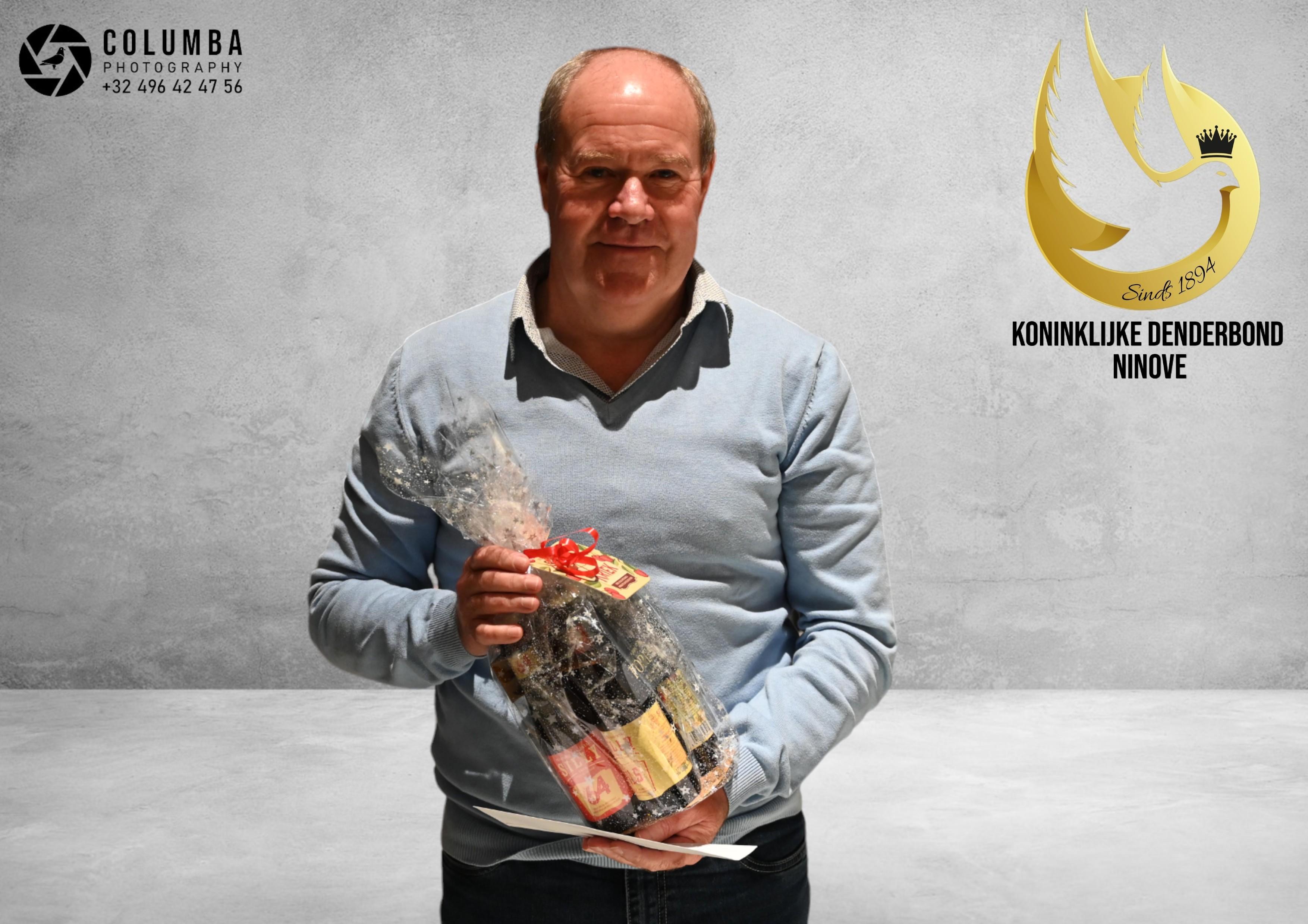 4- Buyle Etienne	( Berlare) schenkt een jonge duif 2026 op afspraak.