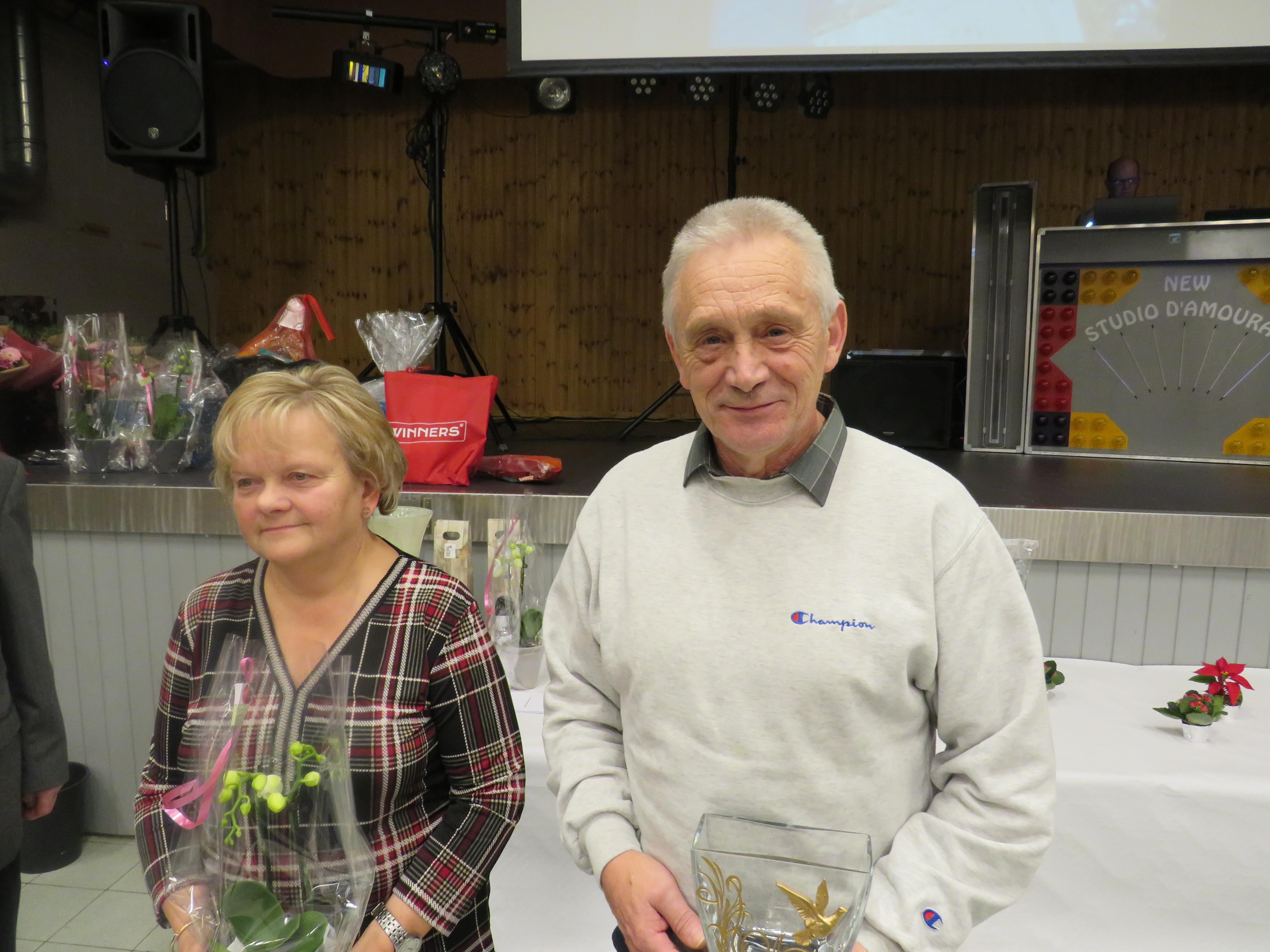 Van Damme Willy (Steenhuize) schenkt een jonge duif 2026 op afspraak. 