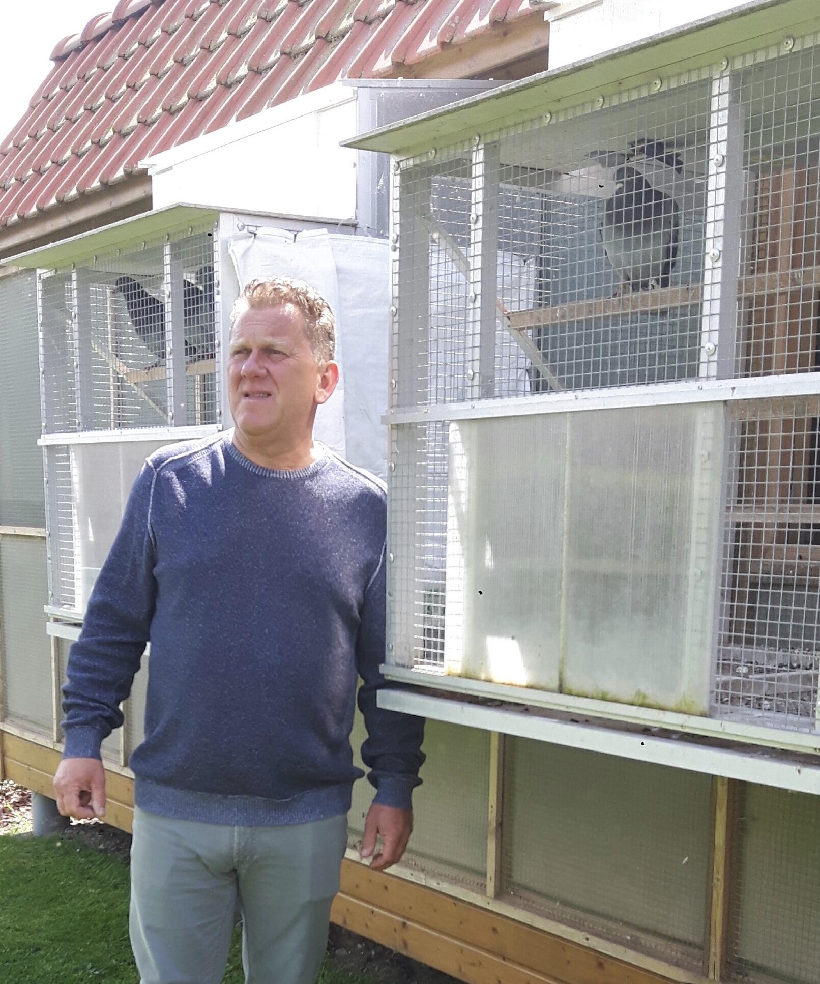 Philip Blomme (Jabbeke) schenkt een jonge duif  2026 op afspraak