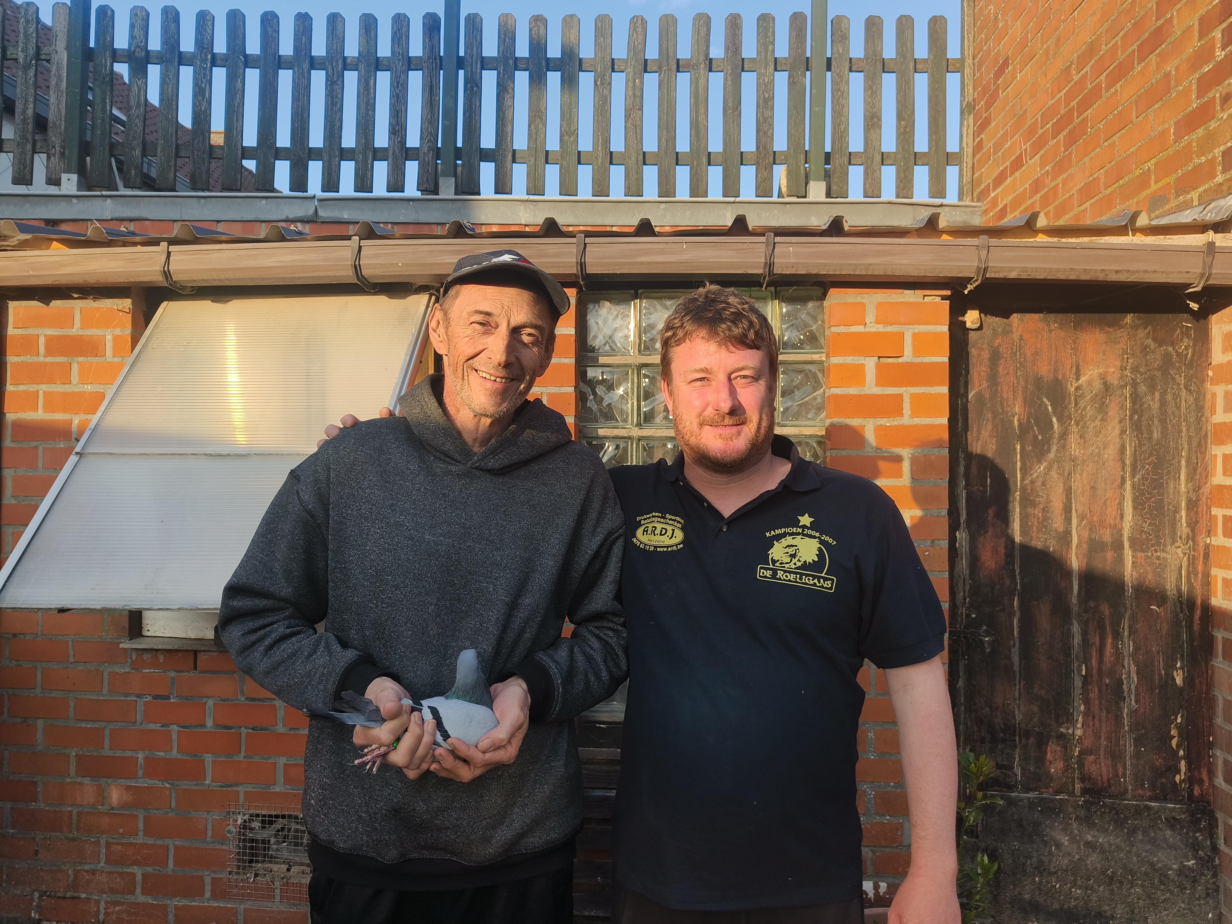 Luc en Davy Sprangers ( Herzele) schenkt een koppel jonge duiven 2026 op afspraak