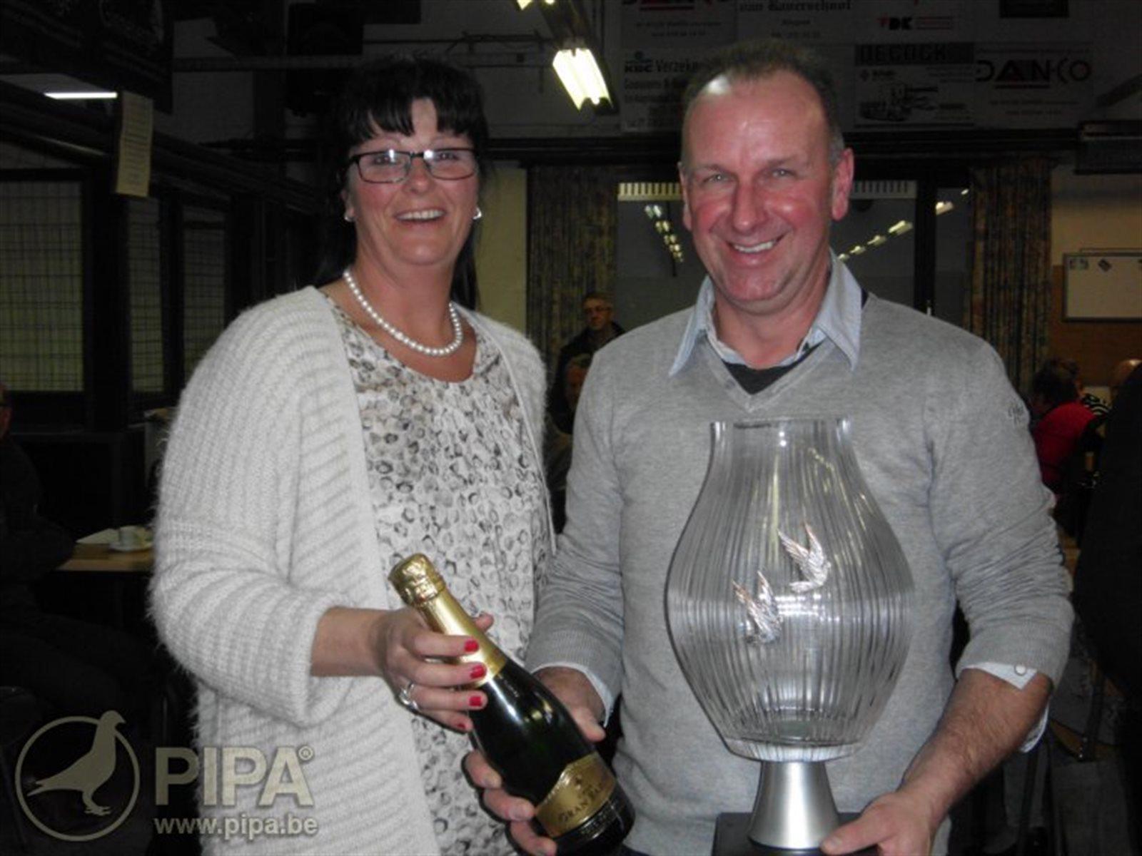 Vyvey Mario, Kluizen