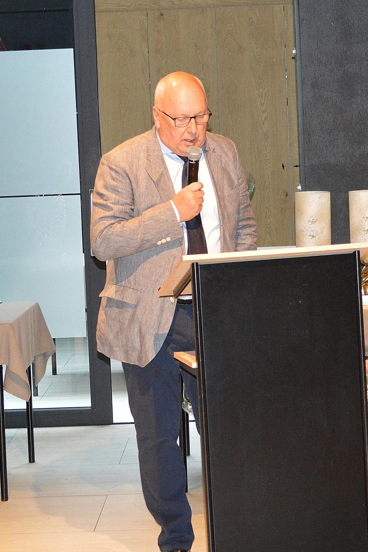 Voorzitter Geert Dhaenens verwelkomt