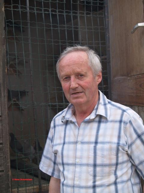 Lionel Vermander (Oekene) schenkt een jonge duif  2026 op afspraak