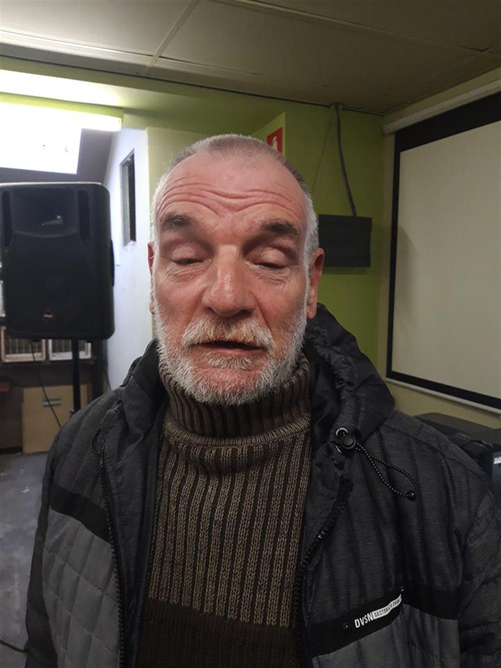 Reygaert Luc	(Zottegem ) schenkt een Duivin 25 ter plaatse .