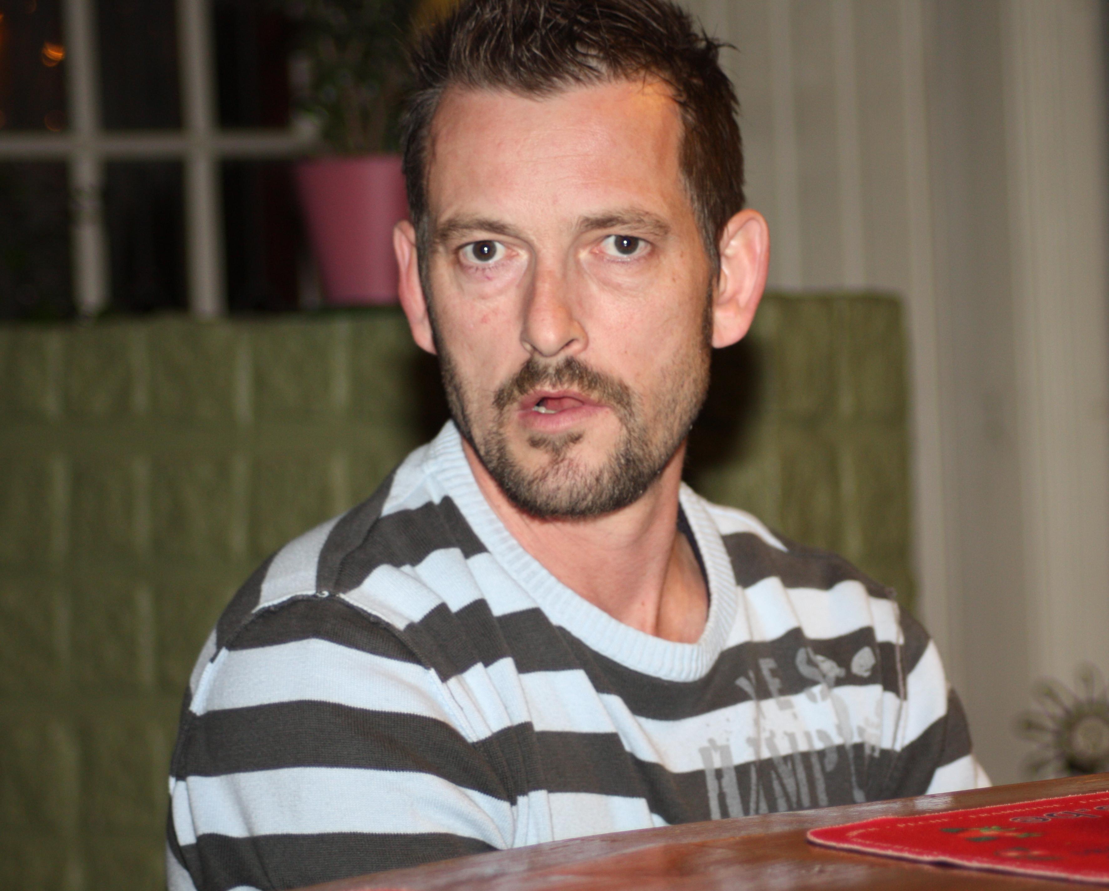 Dubois Marnick	( Denderleeuw) schenkt een jonge duif 2026 op afspraak.