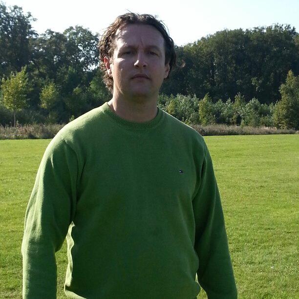 Macula Almir (Moorsel) schenkt een jonge duif 2026 op afspraak.