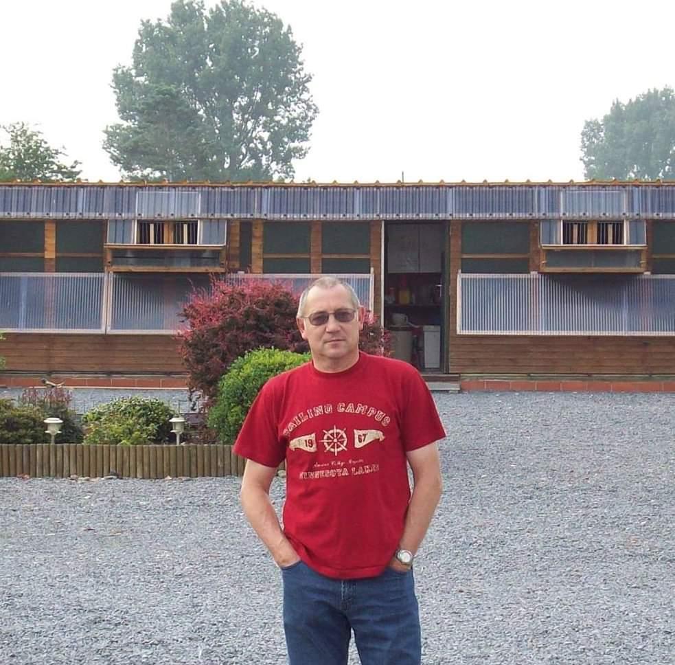 Murez-Marechal (Wadelincourt) schenken een jonge duif 2026 op afspraak.