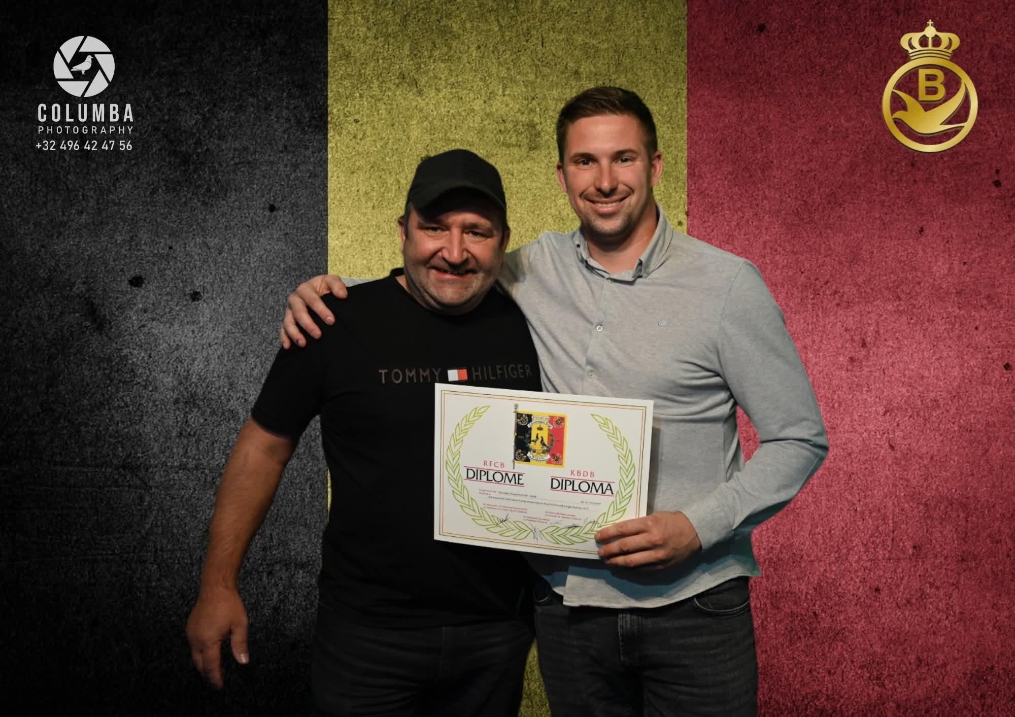 Van Den Driessche Niels ( Aalst ) schenkt een jonge duif 2026 op afspraak.