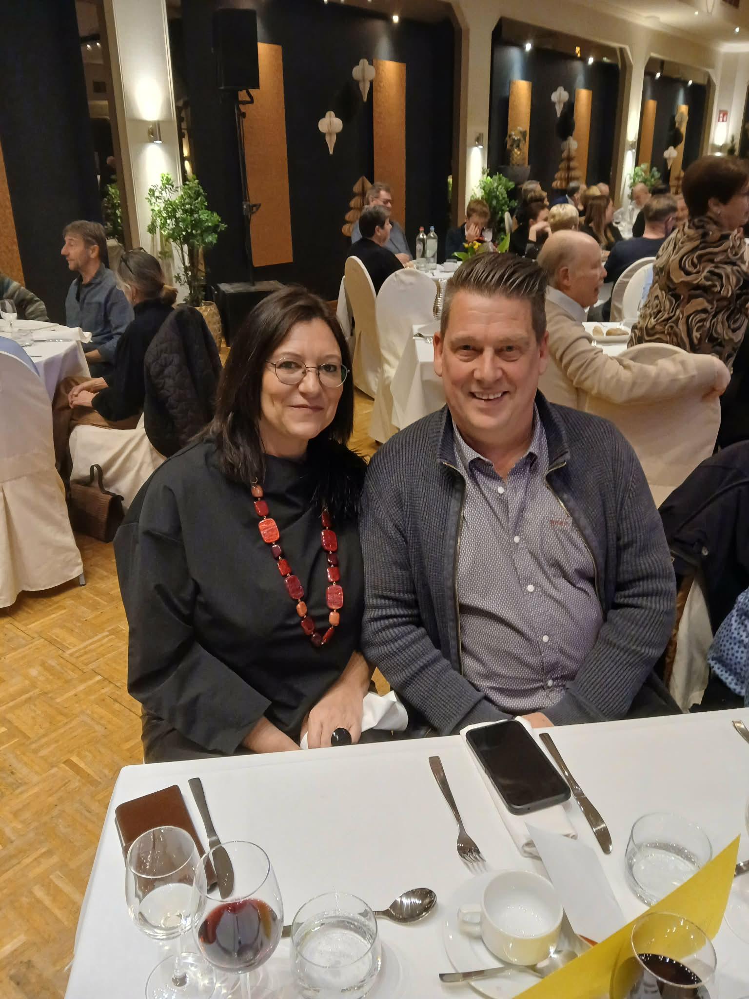 Van Der Linden Mathias -Van de sijpe (Lede ) schenken een	jonge duif 2026 op afspraak.