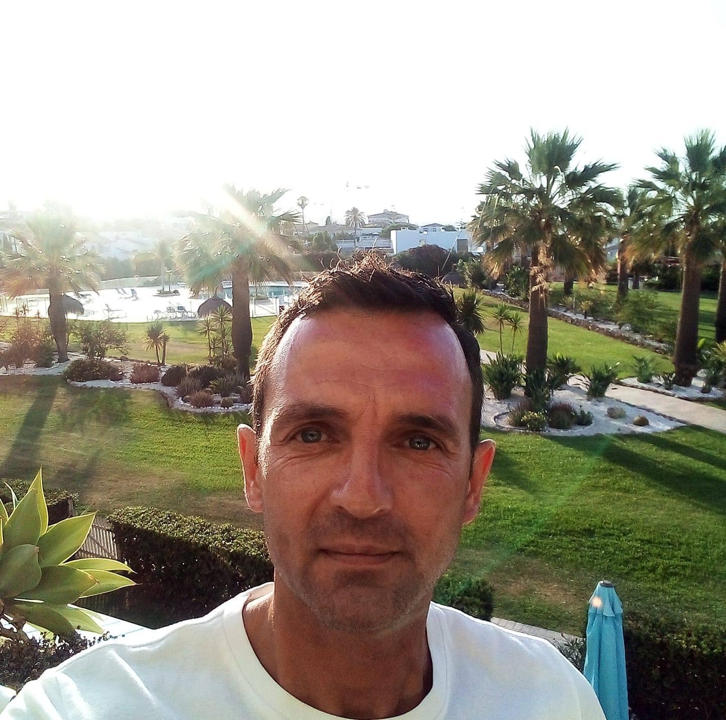 20- Farjallah Kerim ( Serskamp) schenkt een jonge duif 2026 ter plaatse.