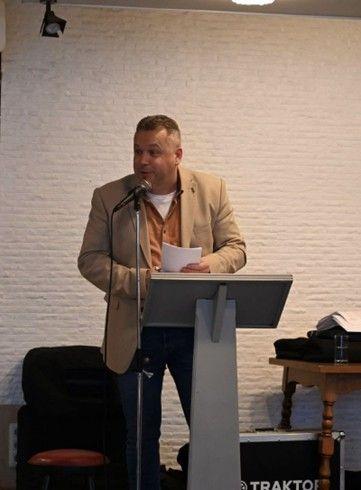 37- Schotte Geert ( Ophasselt ) schenkt een	jonge duif 2026 op afspraak.