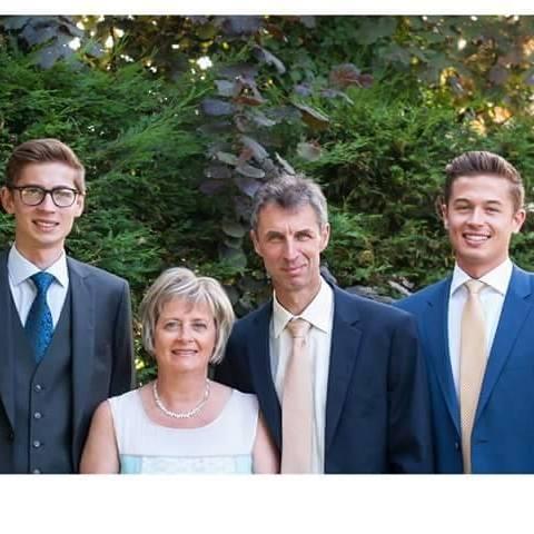 49- Van Den Steen Dirk (Ottergem) schenkt een jonge duif 2026 op afspraak.