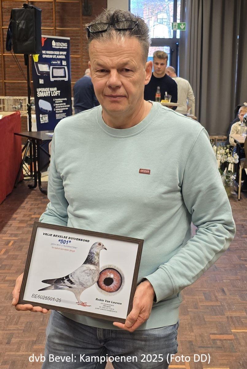 VAN LEUVEN ROBIN Duivin 25 (zie pedigree)