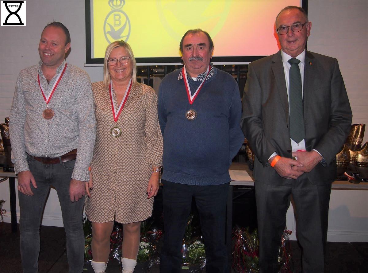 pitts-2022-12-10-pitts-pe-antwerpen-prov-asduif-kleine-hafo-oudejaarse-podium-pitts.jpg